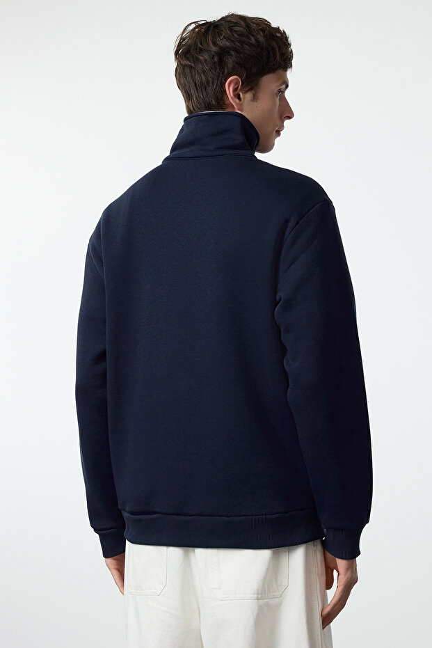 Lacivert Oversize/Geniş Kesim Dik Yaka Fermuarlı İçi Polarlı/Sıcak Tutan Sweatshirt TMNAW25SW00081 - 5