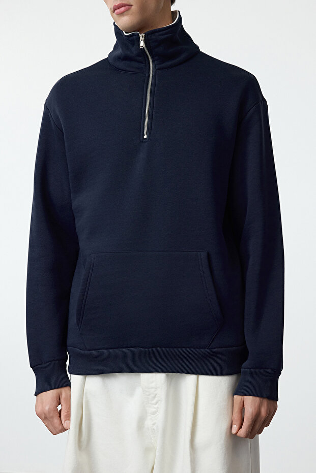 Lacivert Oversize/Geniş Kesim Dik Yaka Fermuarlı İçi Polarlı/Sıcak Tutan Sweatshirt TMNAW25SW00081 - 4