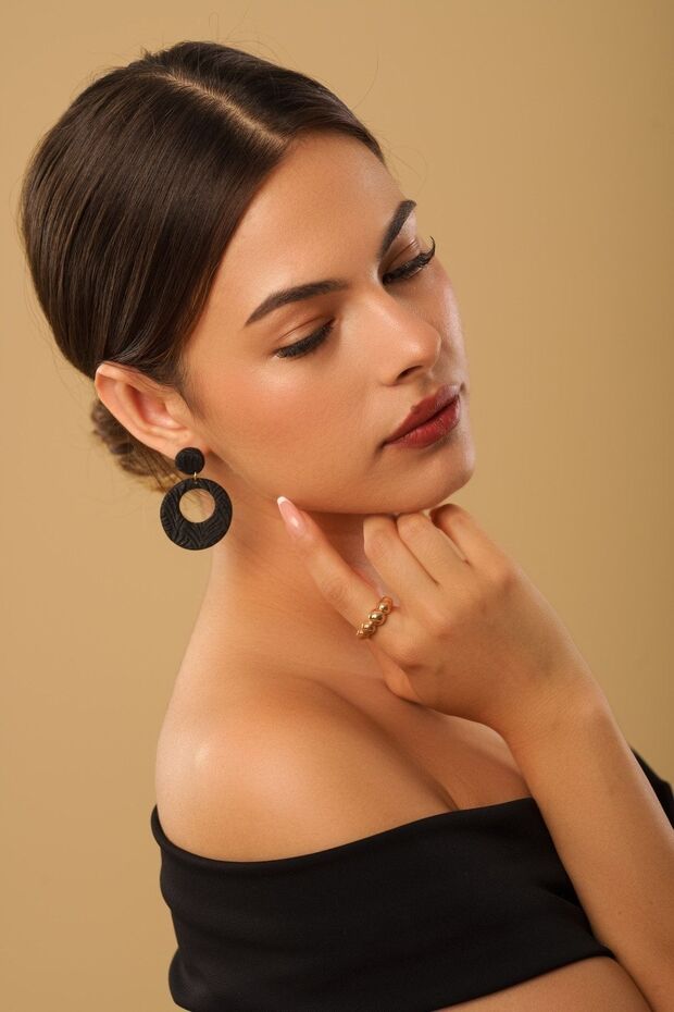 Women's Design Polymer Clay Textured Black Earrings