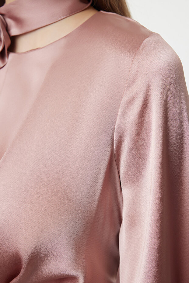 Szatén szőtt púderrózsa estélyi ruha kiegészítőkkel Tctss24Db00066 - 4