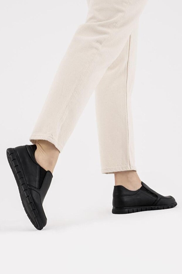 Genuine Leather Women's Casual Shoes Comfortable Sole Elastic Sneaker