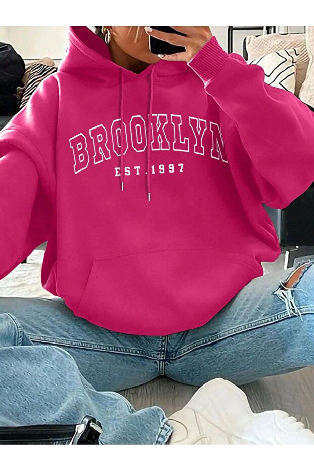 سويت شيرت شتوي سميك Brooklyn 1997، بقصة واسعة، مبطن من الداخل، بغطاء رأس وجيوب وطبعة وردية