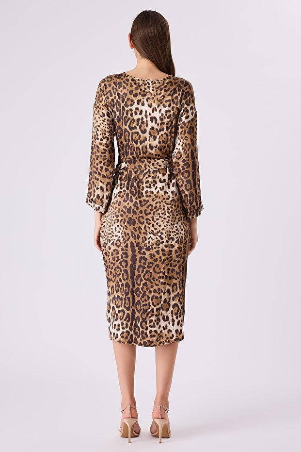 V yakalı leopar floş elbise - 4