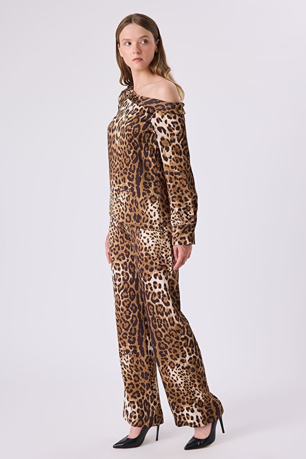 بلوزة الفهد مع خط العنق قارب - 2