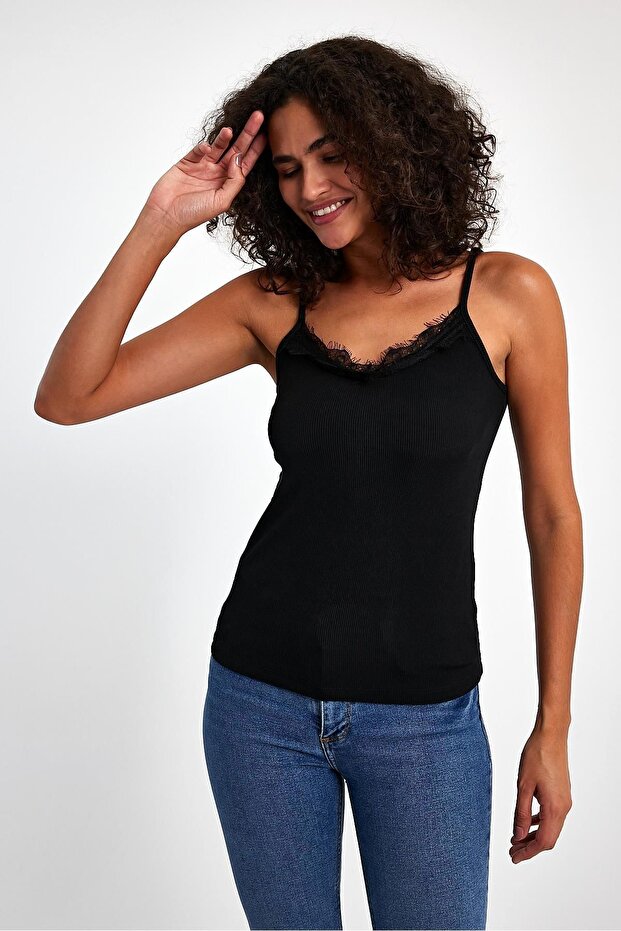 Dantel İşlemeli Ayarlanabilir Askılı Bluz - 3