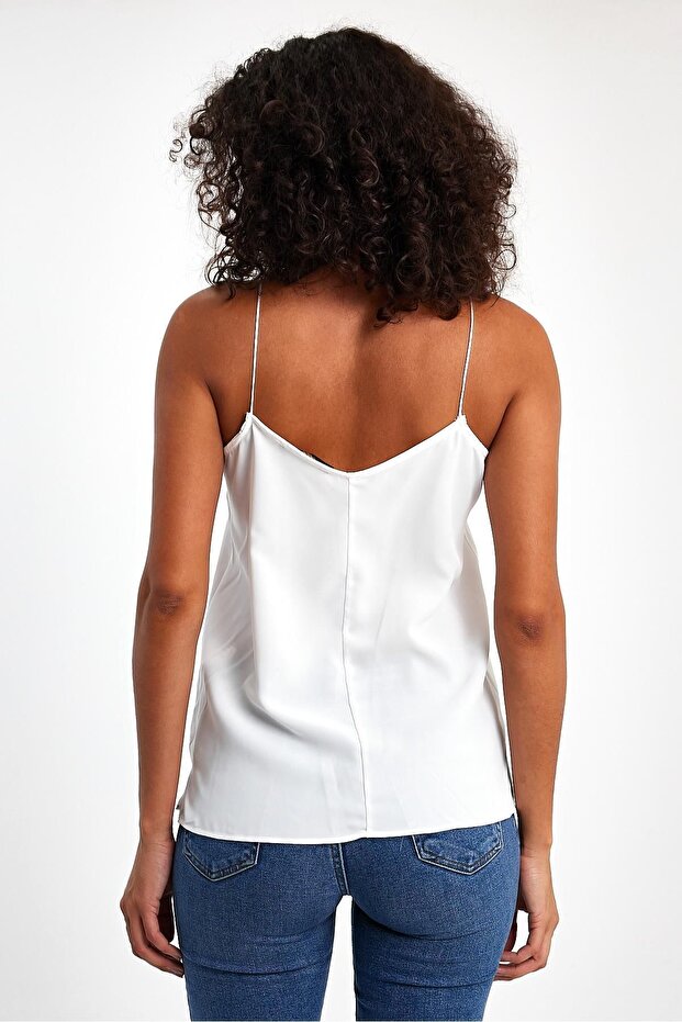 Ön İşlemeli Askılı Saten Bluz - 7