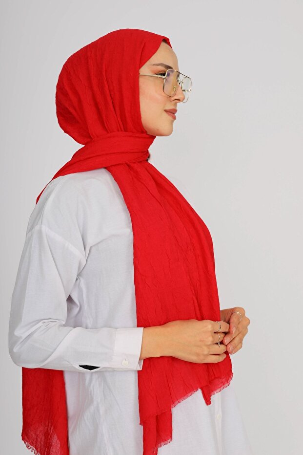 شال من الخيزران باللون الأحمر