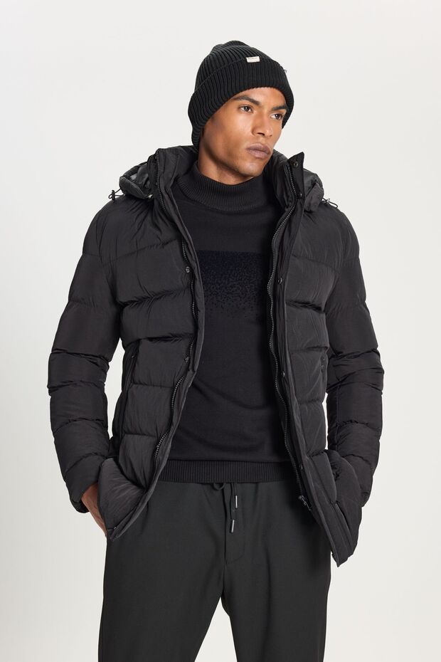 Erkek Siyah Sıcak Tutan Dolgulu Standart Fit Normal Kesim Çıkma Kapüşon Yaka Yan Cepli Mont - 3