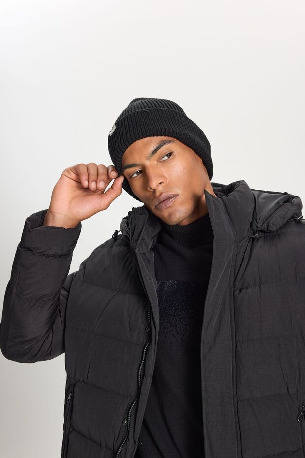 Erkek Siyah Sıcak Tutan Dolgulu Standart Fit Normal Kesim Çıkma Kapüşon Yaka Yan Cepli Mont - 5