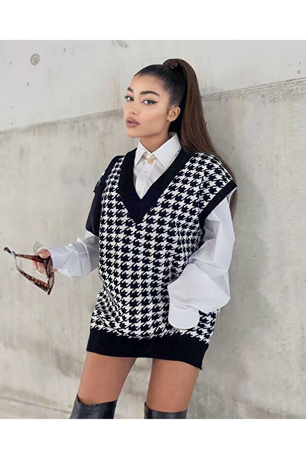 Moda Mh Women's Slit Black Houndstooth Sweater