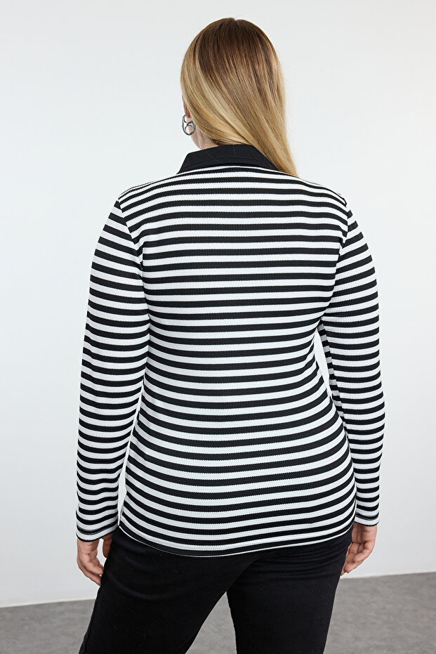 Siyah-Beyaz Çizgili Polo Yaka Fitted/Vücuda Oturan Örme Bluz TBBAW25BZ00000 - 5