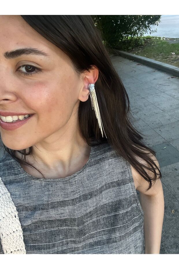 One Piece Hanging Cartilage Earring