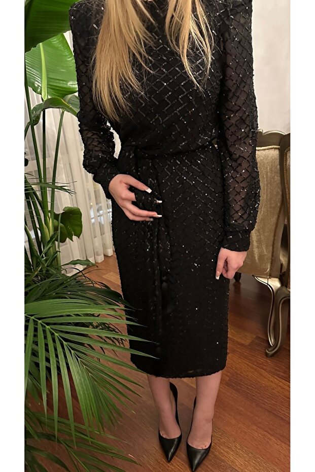 Tasarımı Siyah Kuşaklı Payet Elbise - 4