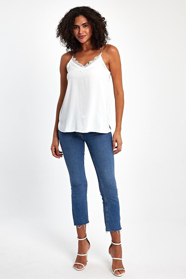 Ön İşlemeli Askılı Saten Bluz - 1