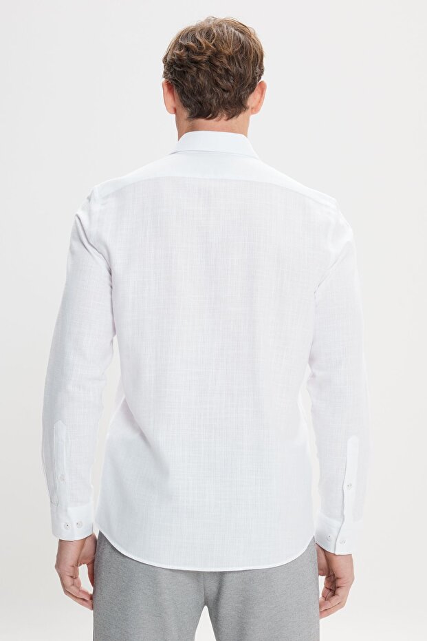 Erkek Beyaz %100 Pamuk Slim Fit Dar Kesim Gizli Düğmeli Yaka Keten Görünümlü Flamlı Gömlek - 5