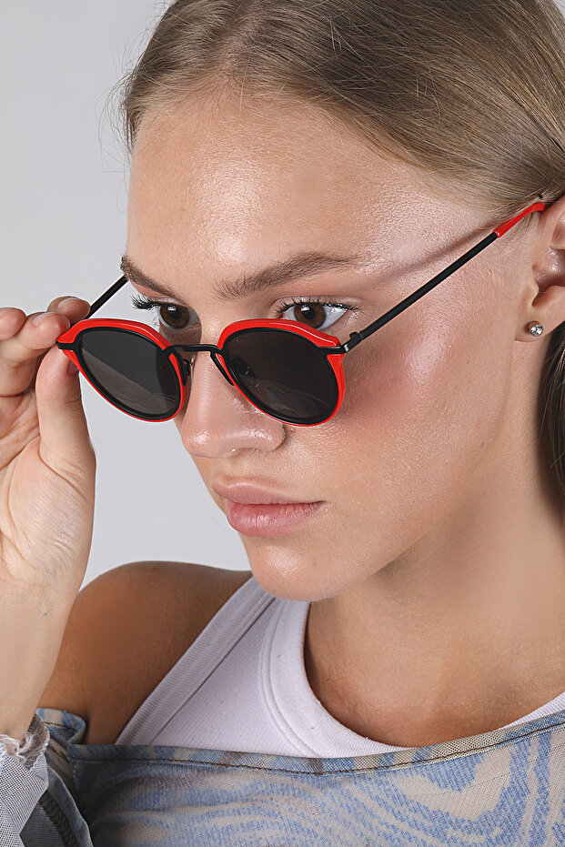 Women's Sunglasses Oval Red Frame Black Glass