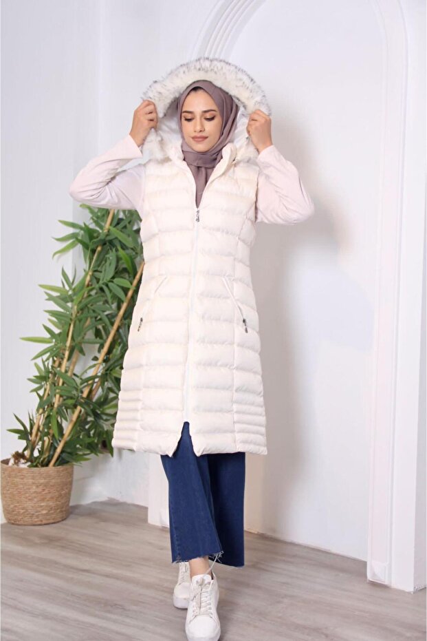 Women's Pocketed Zippered Hooded Puffed Vest