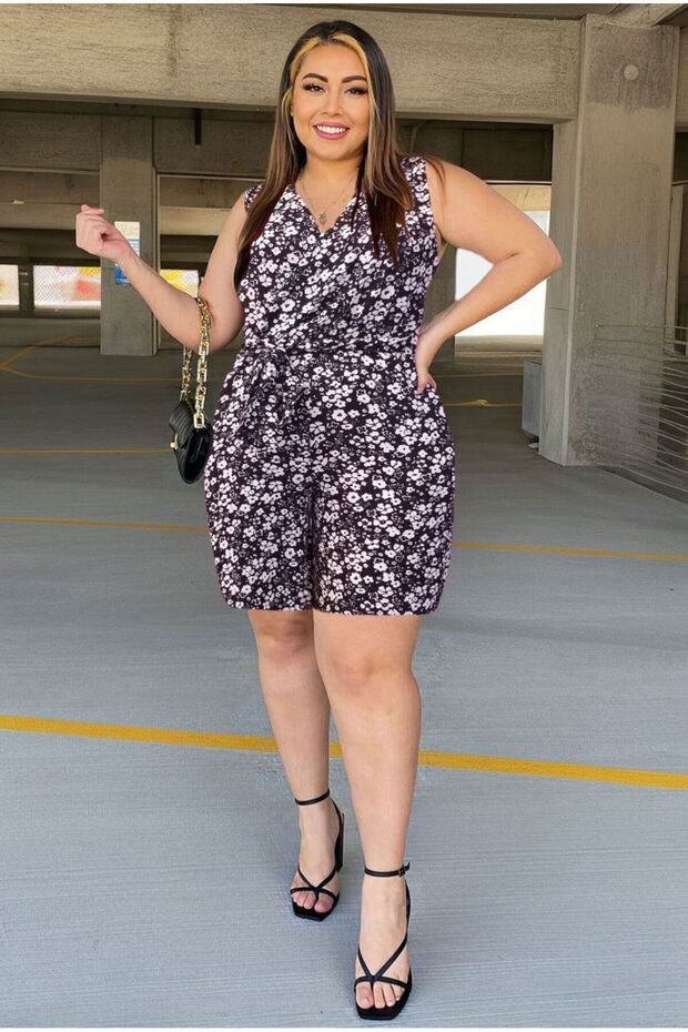 Black and White Floral Patterned Plus Size Wrinkled Shorts Jumpsuit with Pockets