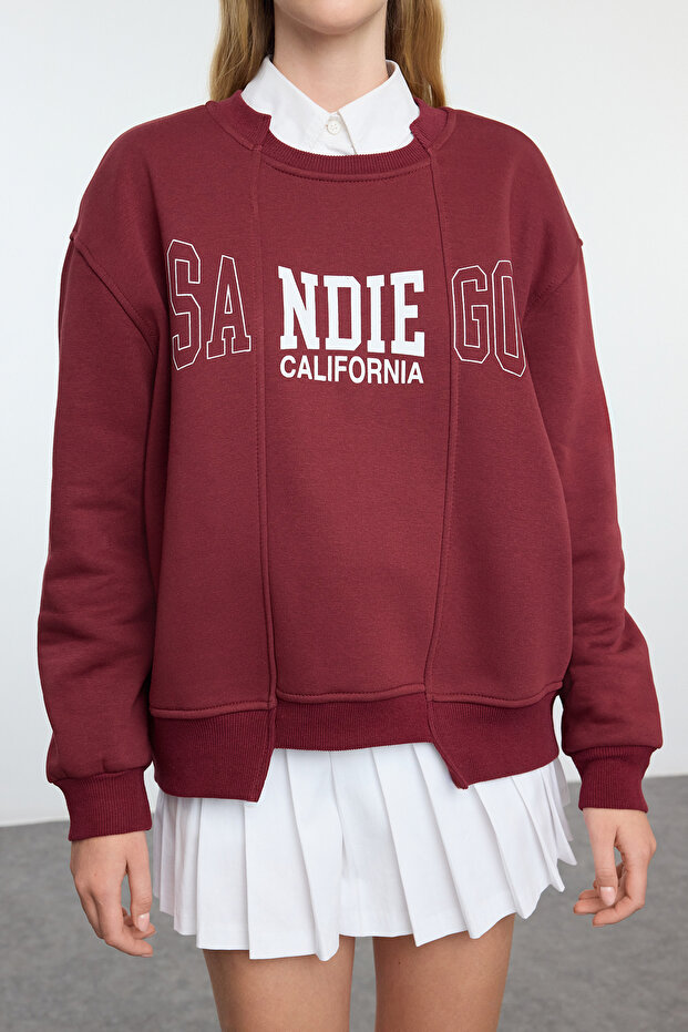 Bordo Slogan Baskılı Oversize/Geniş Kalıp Etek Ucu Detaylı Örme Sweatshirt TWOAW25SW00100 - 3