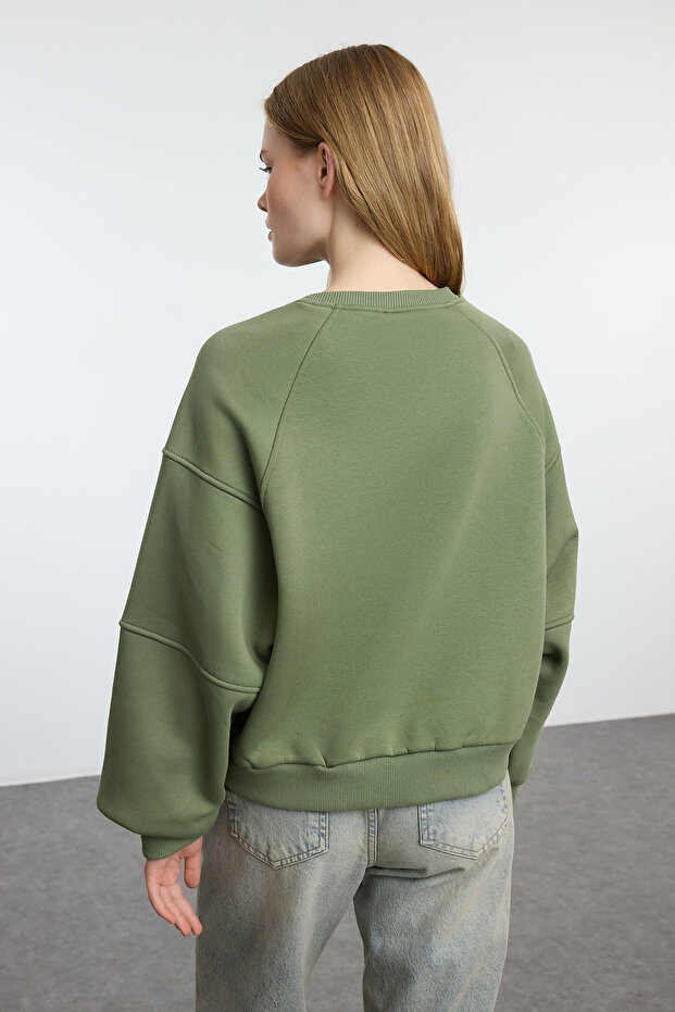 Haki Bisiklet Yaka Regular Fit Nakışlı Kalın İçi Polarlı Örme Sweatshirt TWOAW24SW00199 - 5