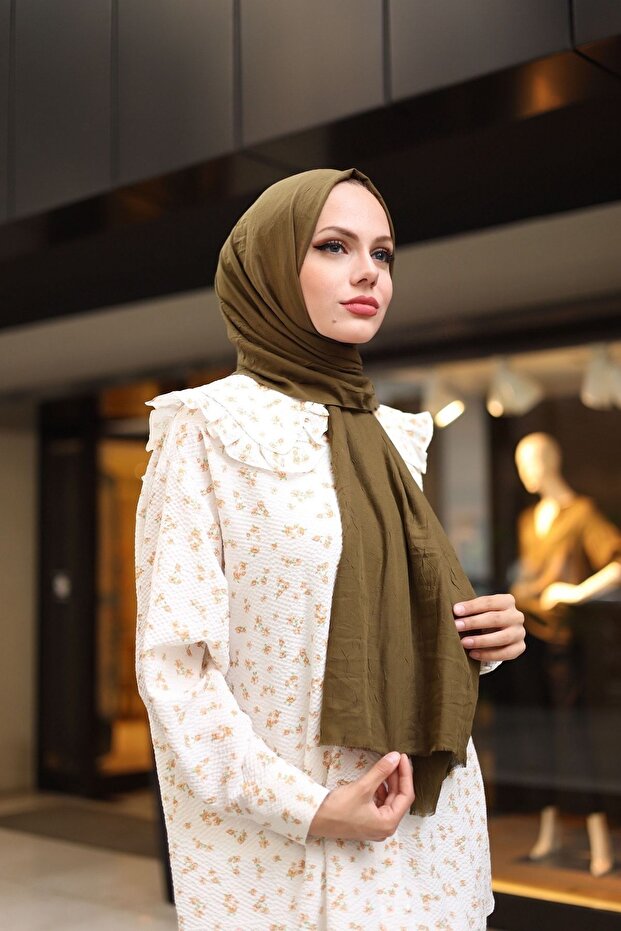 شال من الخيزران باللون الأخضر الزيتي