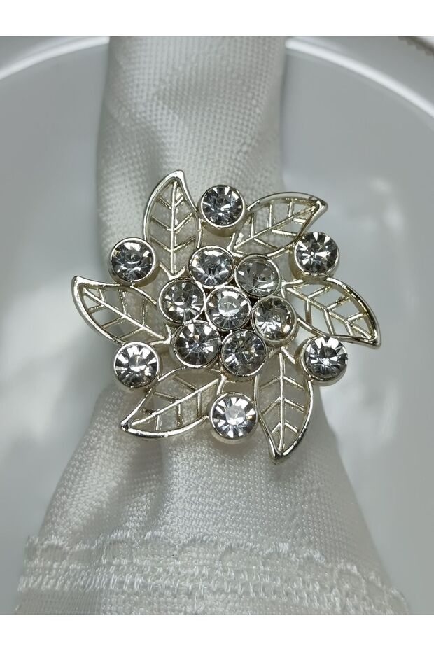 6-piece brooch, silver napkin ring.