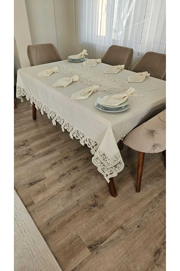 Luxury Gardenia Linen 8-Person 18-Piece Heart Patterned Heavy Lace Stain-Resistant Tablecloth