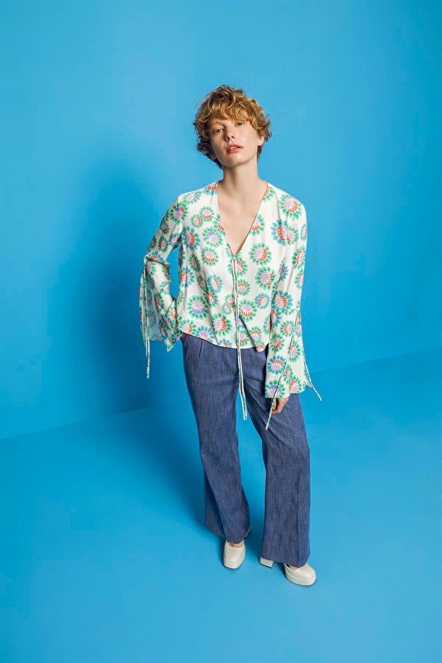 Water Lily Flower Patterned Blouse 23S10232