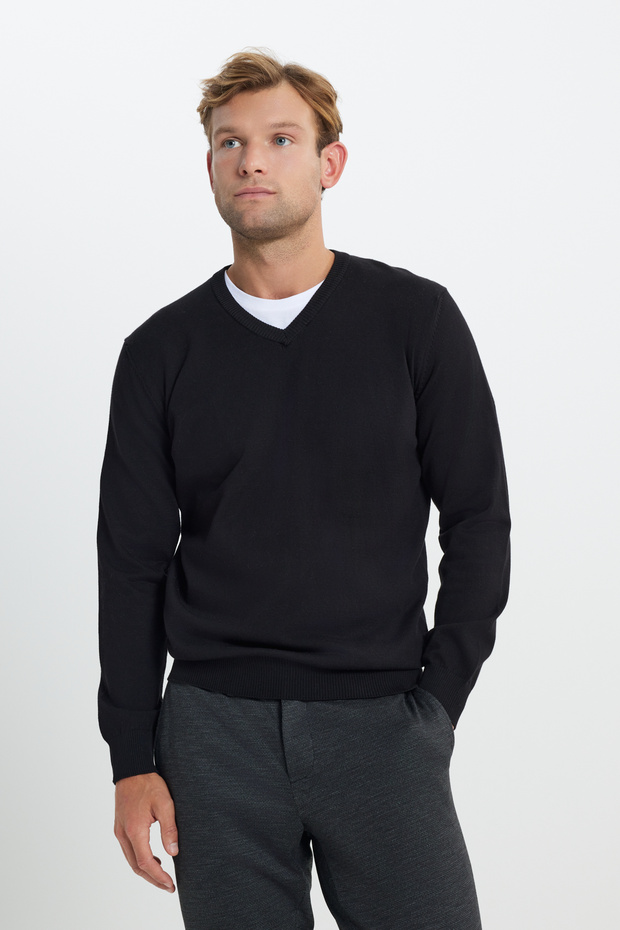 Men's Black Cotton Standard Fit Regular Cut V-Neck Basic Knitwear Sweater