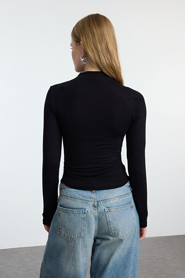 Siyah Fitted Büzgü/Drape Detaylı Dik Yaka  Örme Bluz TWOAW25BZ00145 - 5