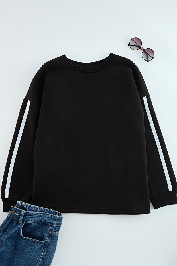 Siyah Şerit Detaylı Oversize/Bol Kesim İnce Örme Sweatshirt TBBAW25AO00009 - 5