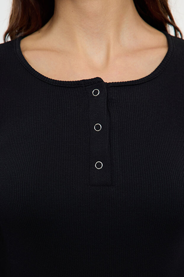 Siyah Çıtçıtlı Fitted/Vücuda Oturan Fitilli Esnek Örme Bluz TWOAW25BZ00080 - 7