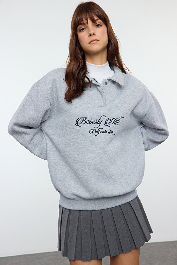 Gri Melanj Gömlek Yaka Nakışlı Regular Fit Kalın İçi Polarlı Örme Sweatshirt TWOAW24SW00182