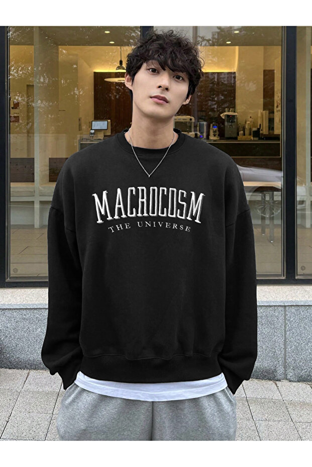 سويت شيرت أسود كبير الحجم من Macrocosm - رقبة دائرية مرتفعة