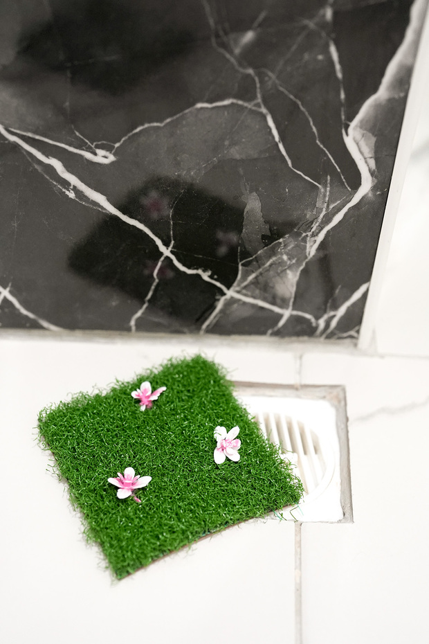Decorative Artificial Flower and Grass Drain Cover Ornament H-6
