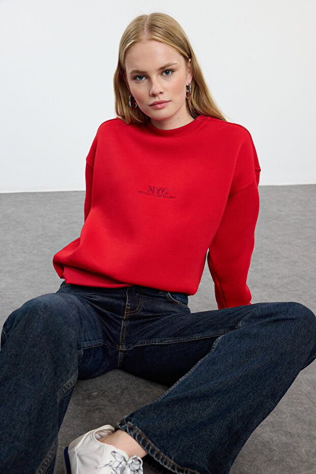 Kırmızı Slogan Nakışlı Oversize Kalıp Kalın İçi Polarlı Örme Sweatshirt TWOAW25SW00148