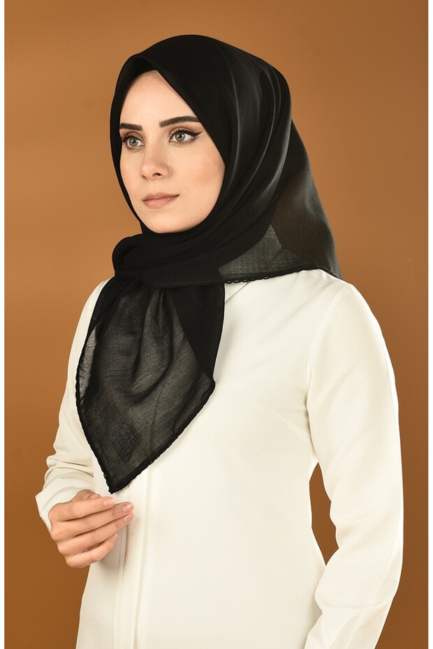 حجاب قطن ابيض - 85*85 قماش قطني داخلي (كتابة)