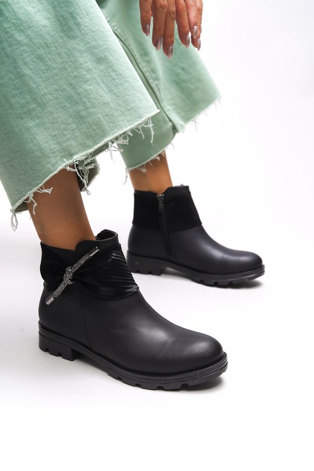 Gaenledha Women's Ribbon and Stone Detailed Boots Black Leather