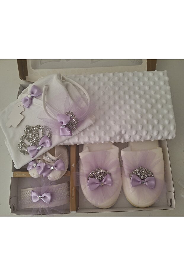 Baby Double Layer Chickpea Blanket and Maternity Slippers Crown Jumpsuit Bodysuit Set Gift 6-Piece Set