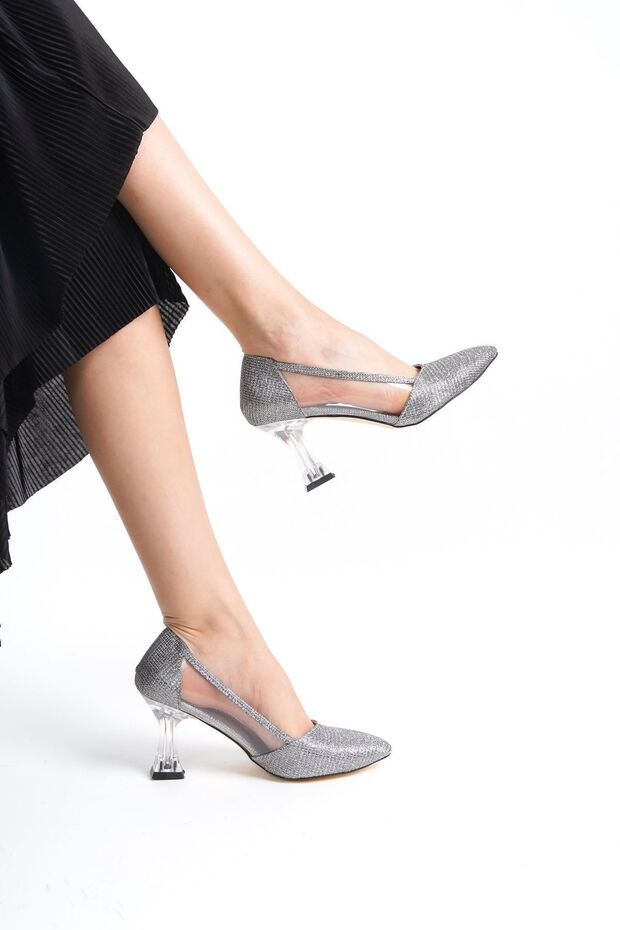 Platinum Gray Thick Heel Stiletto-Evening Dress Heeled Shoes Scalloped Feet Size 1 Take One Size Larger