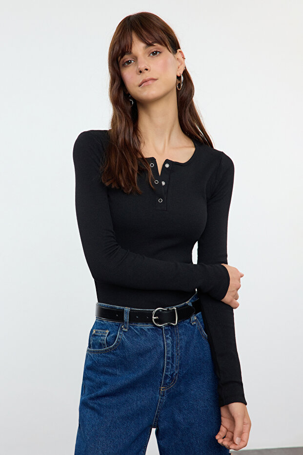 Siyah Çıtçıtlı Fitted/Vücuda Oturan Fitilli Esnek Örme Bluz TWOAW25BZ00080 - 4