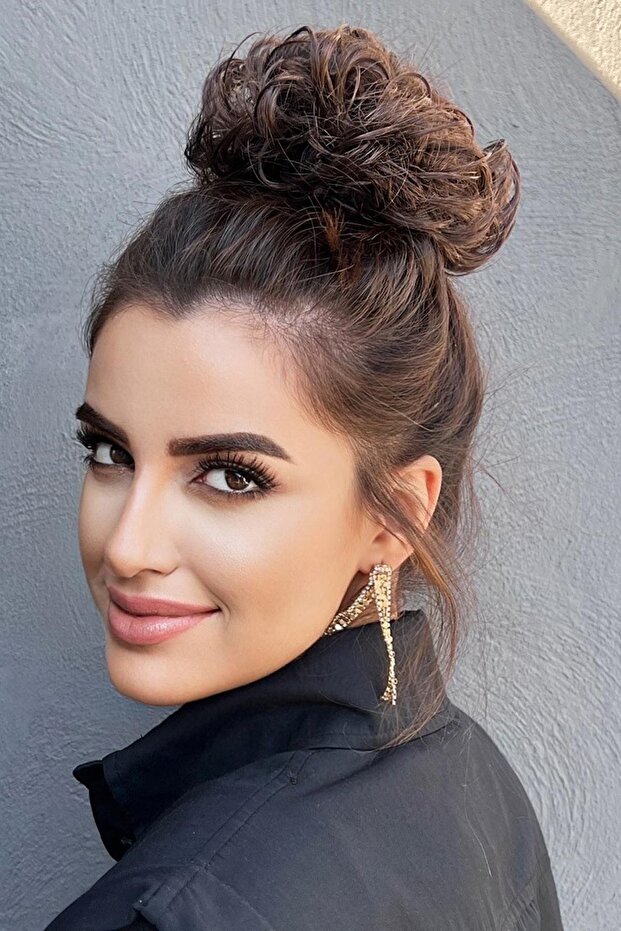 مشبك تأثير كعكة فوضوية باللون البني