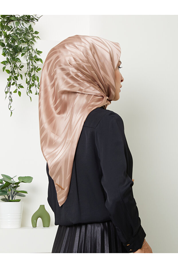 وشاح أنيق بنمط متعرج - 4