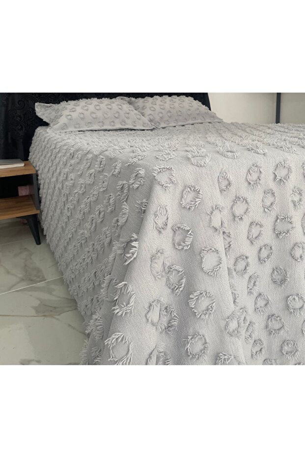 Gray Pompom Model - 5