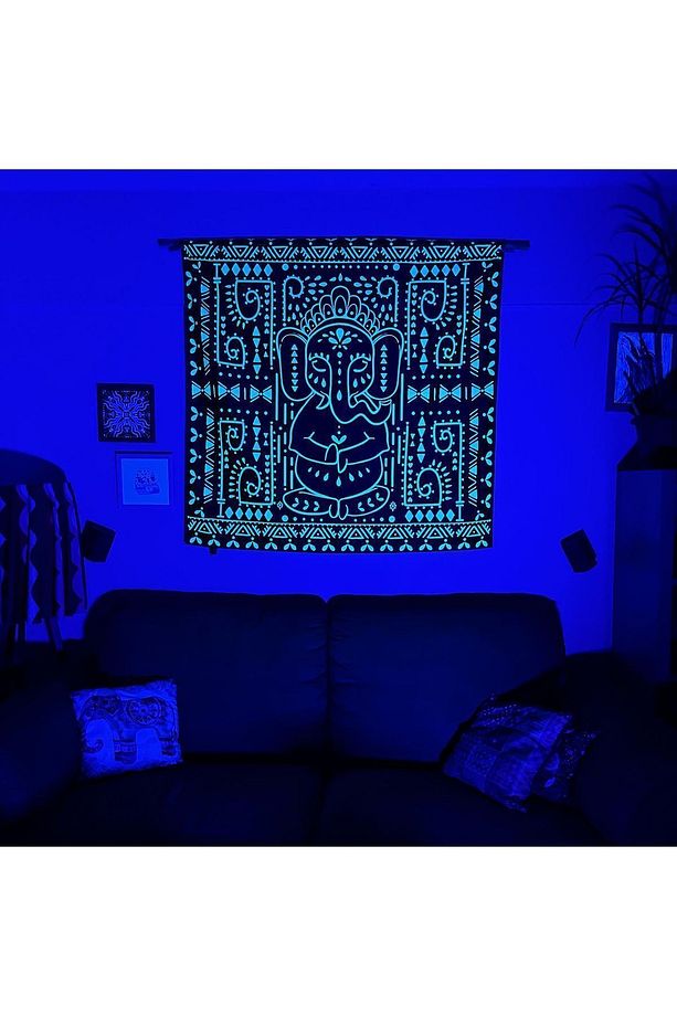 Shining Ganesha / Blacklight ile Parlayan Duvar Örtüsü Neon UV Aktif Tapestry - 5