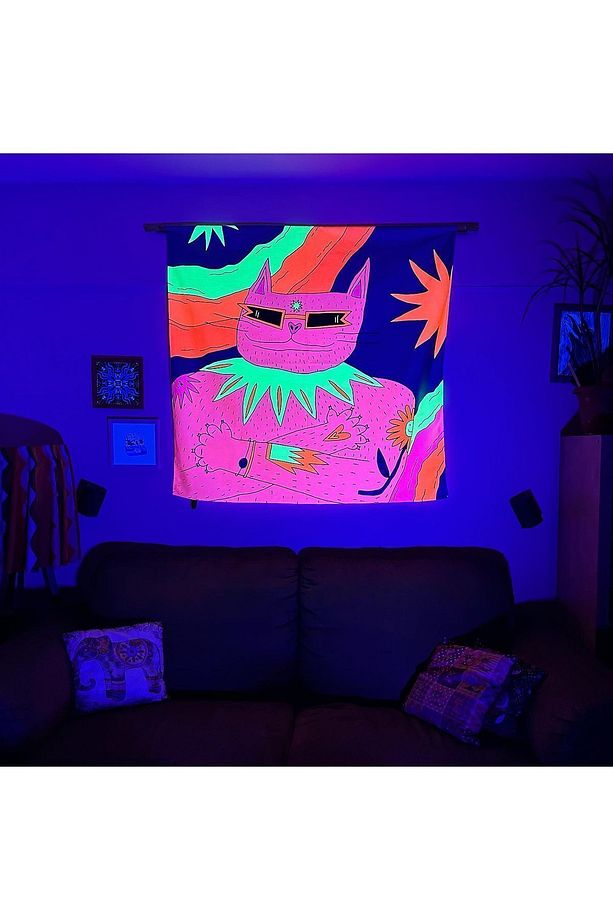 Glowing Paws / Neon UV Aktif Blacklight ile Parlayan Duvar Örtüsü Tapestry - 3