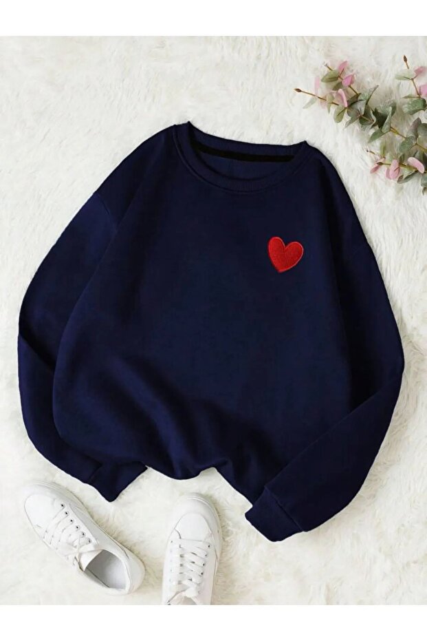 (3 Thread) Women's Oversize Sweatshirt - Crew Neck, Heart Printed