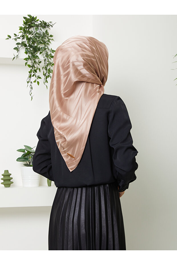 وشاح أنيق بنمط متعرج - 3