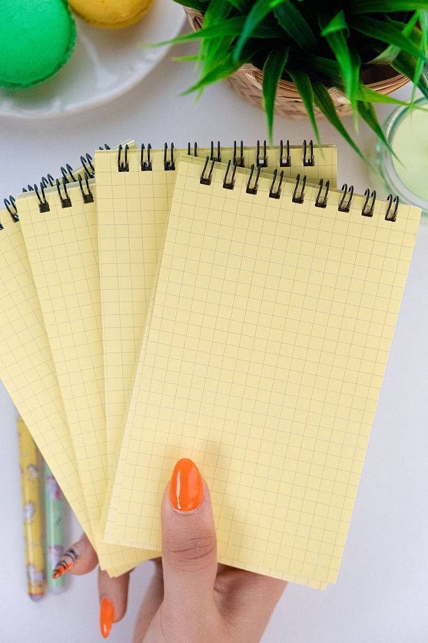 4'lü Kareli Defter Seti Renkli Defter 9 x 15 cm 50 Yaprak Spiralli Defter Okul Defteri Sarı - 2
