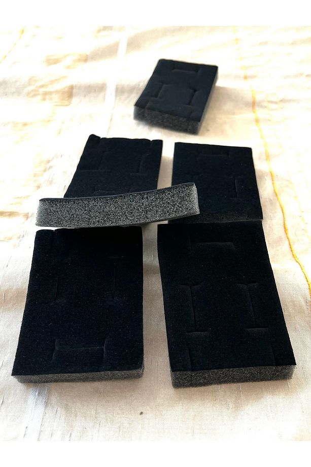 Sünger Takı Kutusu Süngeri 1. Kalite 24 Adet 6x8x1,5cm Siyah Flok Kaplı - 1